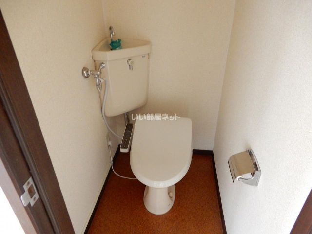 ＪＲ常磐線 水戸駅 バス乗車時間：13分 最寄りバス停で下車 徒歩3分 12階建 築41年のトイレ写真