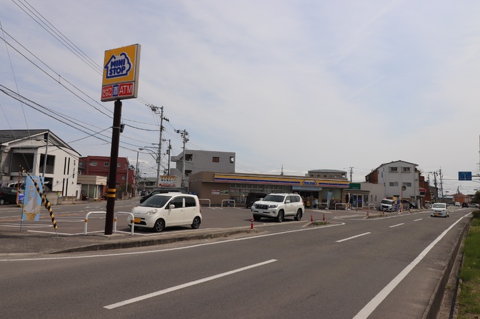 コンビニ　ミニストップ 徳島川内町榎瀬店（コンビニ）まで353m