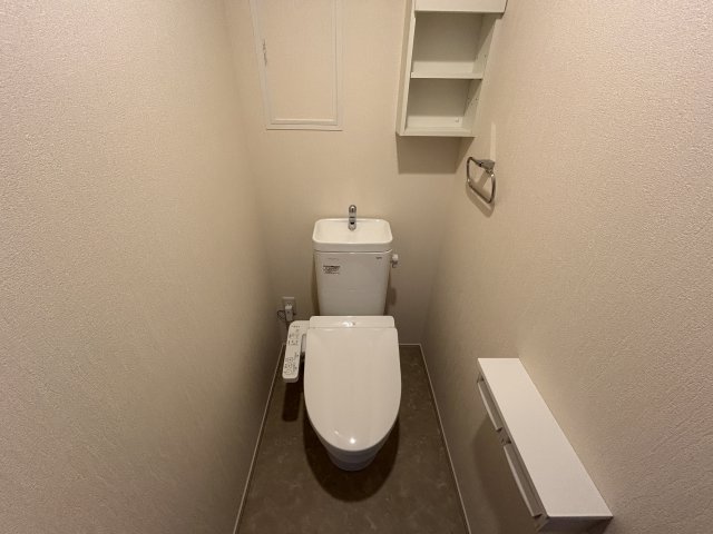南海泉北線 泉ケ丘駅 徒歩12分 3階建 築3年のトイレ写真
