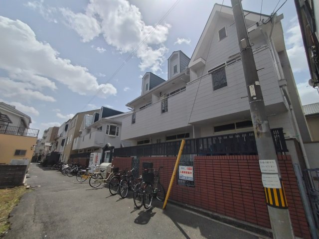 ハウスランド布施の外観写真