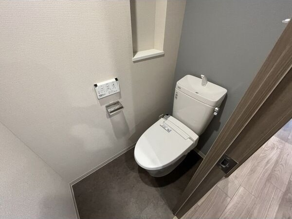 地下鉄桜通線 久屋大通駅 徒歩4分 15階建 築4年のトイレ写真