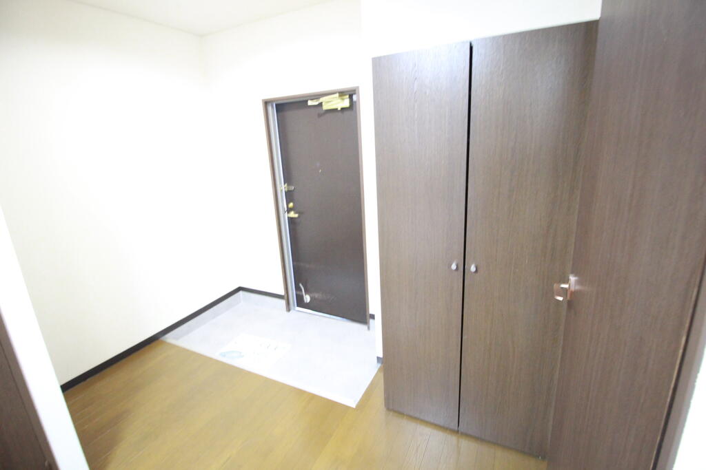 ＪＲ牟岐線 二軒屋駅 徒歩12分 4階建 築31年の玄関写真