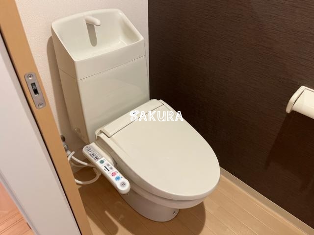 トイレ　嬉しい温水洗浄便座♪