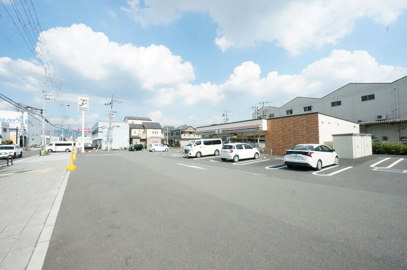 コンビニ　セブンイレブン八尾南太子堂2丁目店（コンビニ）まで976m