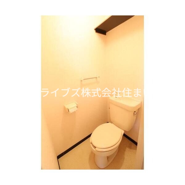 京阪本線 寝屋川市駅 徒歩15分 2階建 築38年のトイレ写真