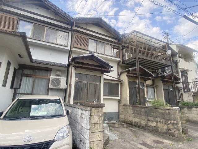 地下鉄烏丸線 北大路駅 バス乗車時間：9分 最寄りバス停で下車 徒歩20分 築48年