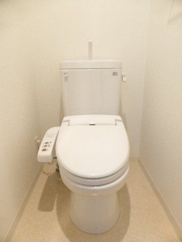 東京メトロ南北線 白金高輪駅 徒歩5分 5階建 築19年のトイレ写真