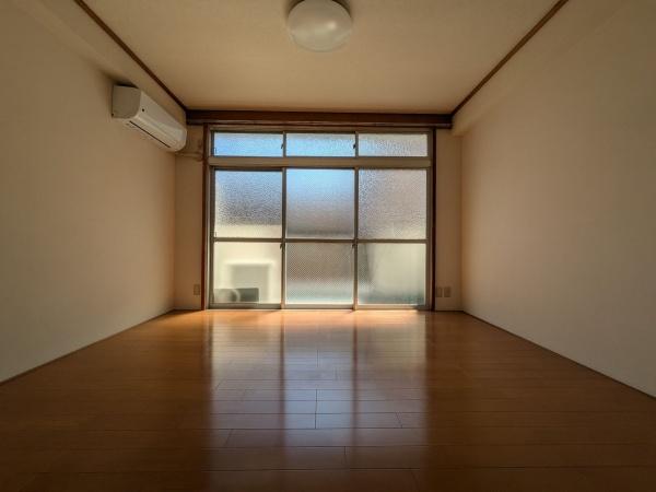 神明富士美マンションの居間写真