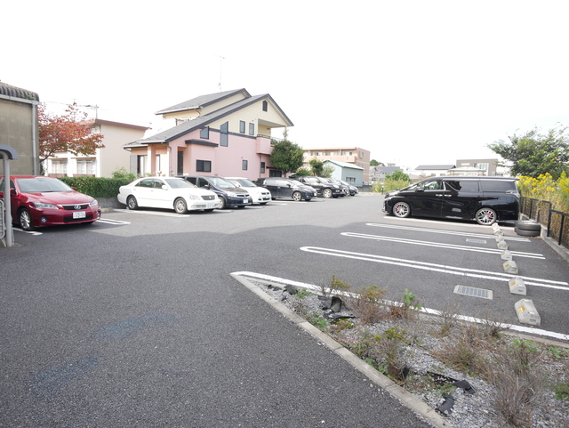 駐車場　★敷地内駐車場も広くとられています★