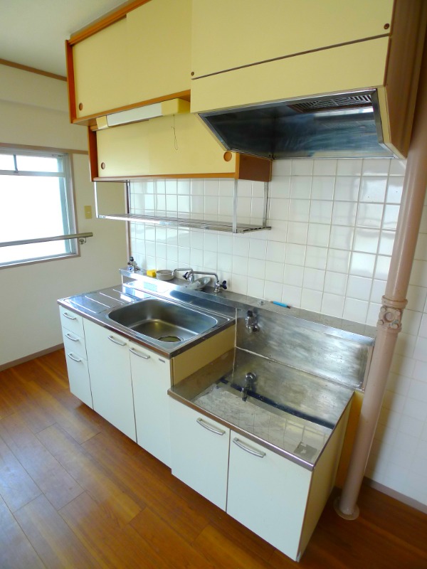 地下鉄鶴舞線 御器所駅 徒歩3分 5階建 築46年のキッチン写真