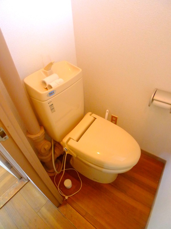地下鉄鶴舞線 御器所駅 徒歩3分 5階建 築46年のトイレ写真