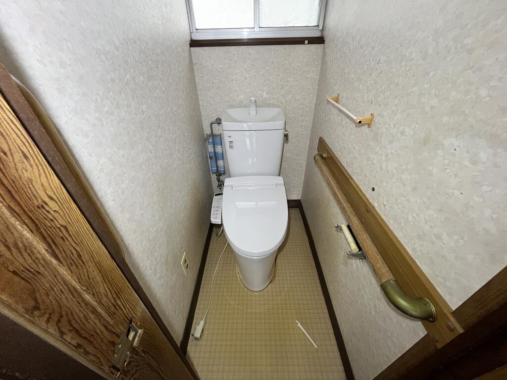 ＪＲ仙山線 東照宮駅 徒歩5分 2階建 築50年のトイレ写真