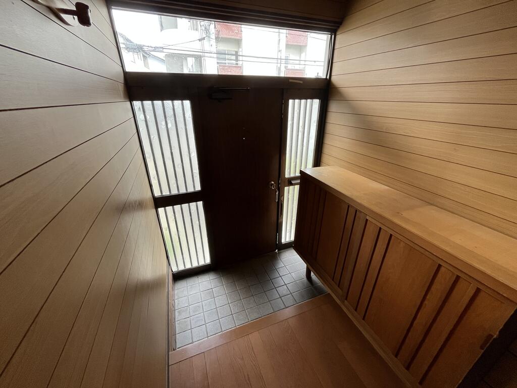 ＪＲ仙山線 東照宮駅 徒歩5分 2階建 築50年の玄関写真