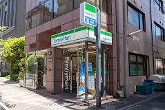 コンビニ　ファミリーマート 新宿荒木町店（コンビニ）まで319m