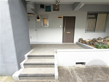 駈上住宅の玄関写真