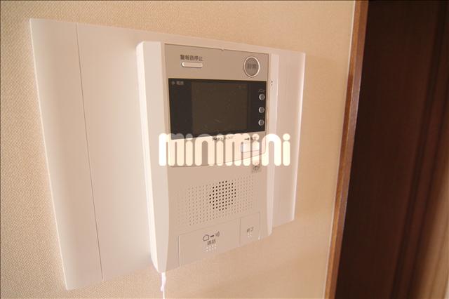 セキュリティ　テレビモニターつきのインターホン