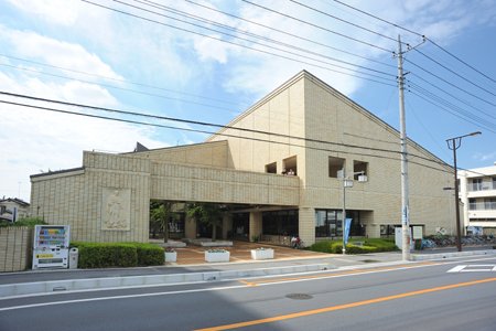 図書館　坂戸市中央図書館（図書館）まで1424m