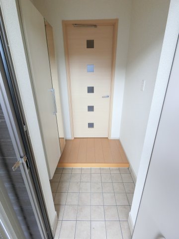 ＪＲ成田線 安食駅 徒歩7分 2階建 築13年の玄関写真