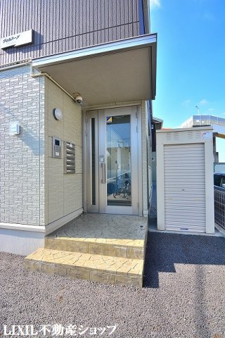 エントランス　オートロック機能付のエントランスです。
