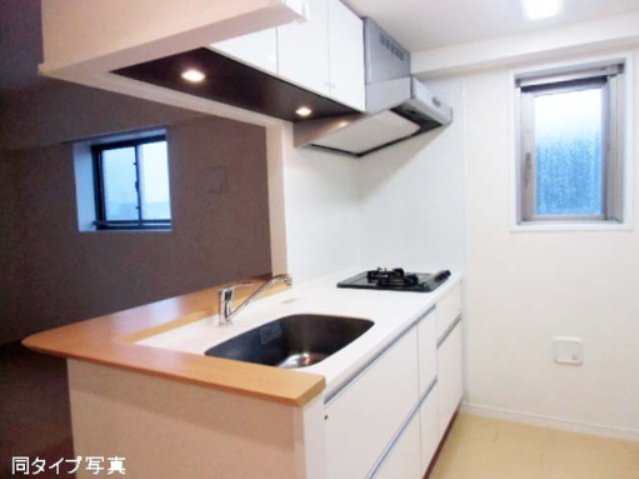 都営大江戸線 牛込柳町駅 徒歩2分 13階建 築19年のキッチン写真