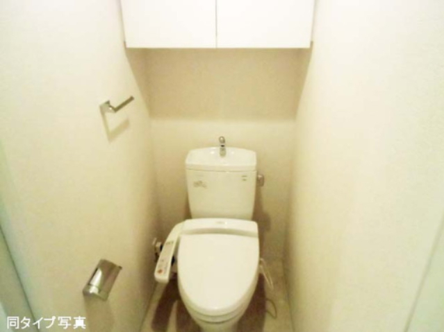 都営大江戸線 牛込柳町駅 徒歩2分 13階建 築19年のトイレ写真