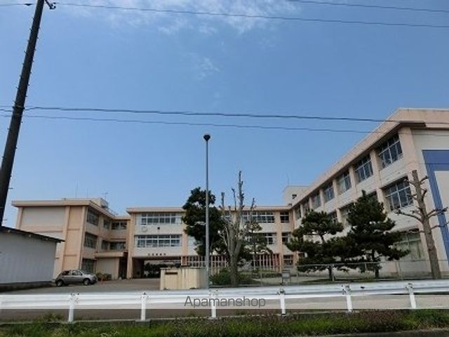 小学校　横越小学校（小学校）まで700m