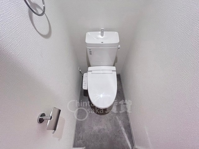 地下鉄御堂筋線 江坂駅 徒歩7分 15階建 築3年のトイレ写真