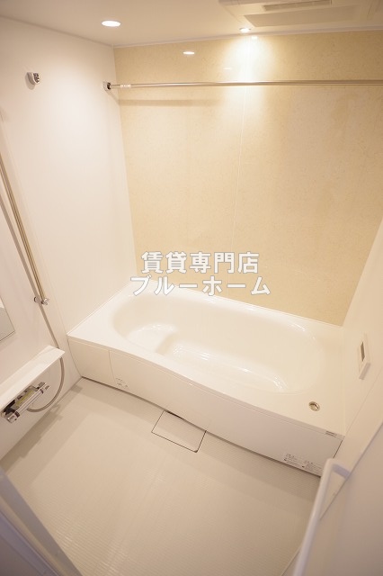 バス・シャワールーム　お風呂は浴室乾燥機付き！