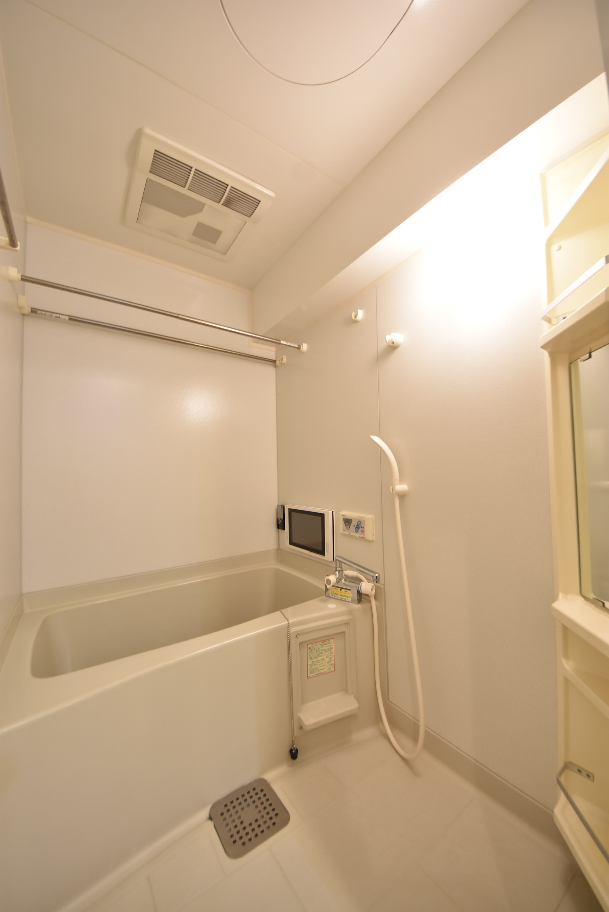 OPEN SESAME!!元町通の風呂写真