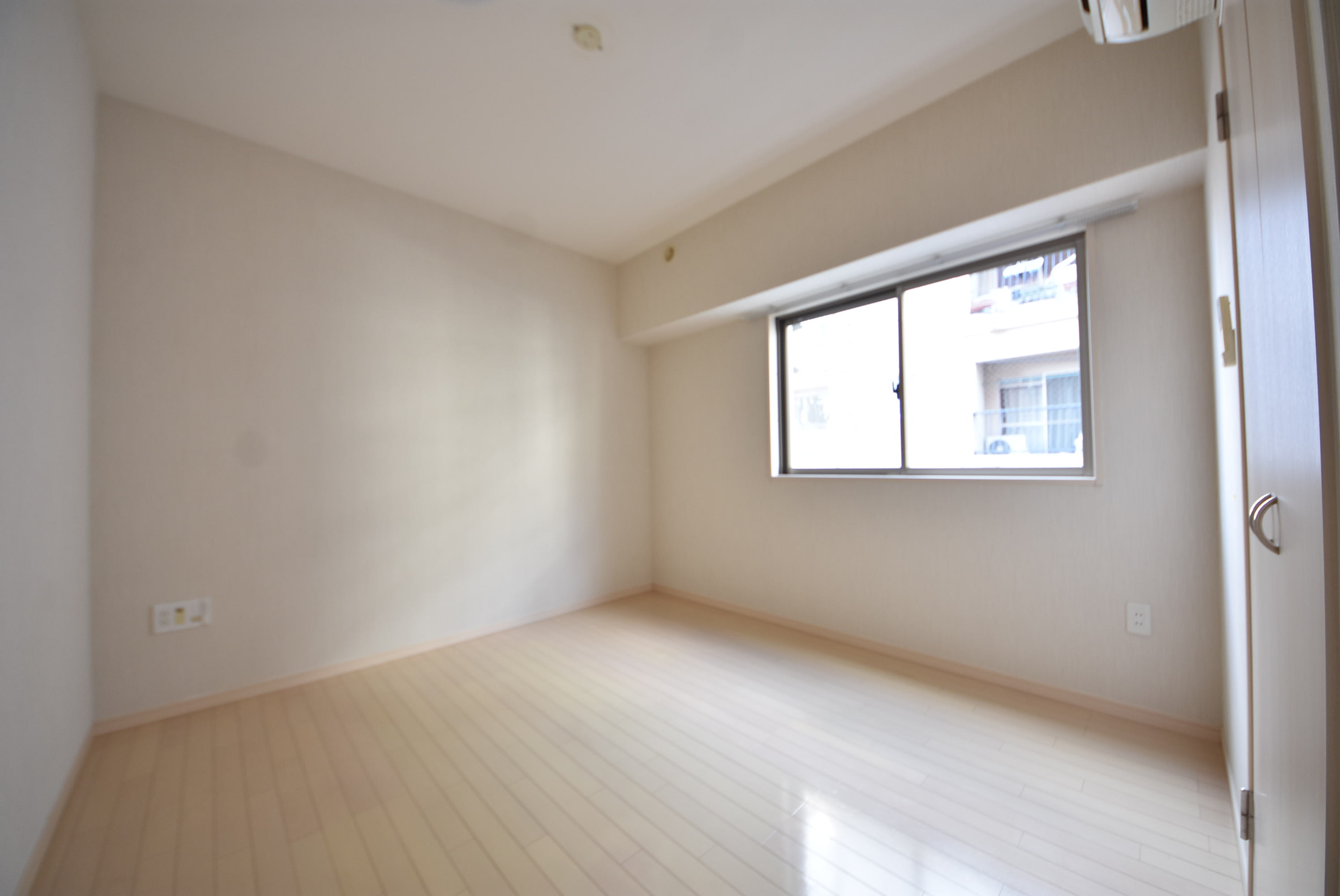 OPEN SESAME!!元町通の内装写真