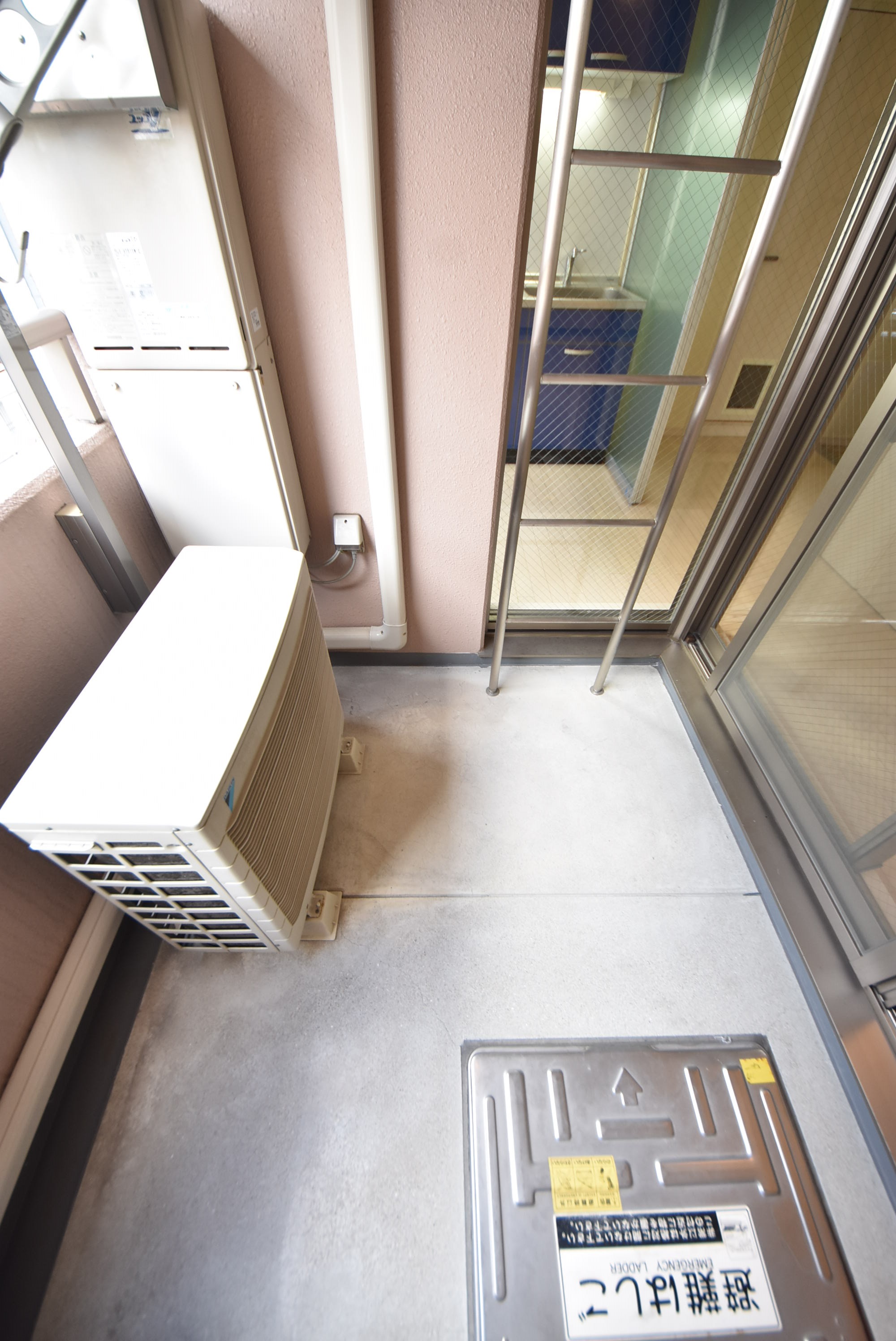 OPEN SESAME!!元町通の内装写真