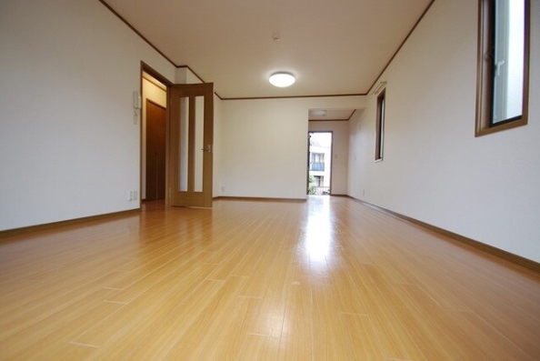 菅仙谷賃貸住宅の居間写真