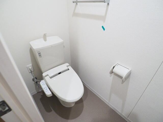 トイレ　温水洗浄便座機能です