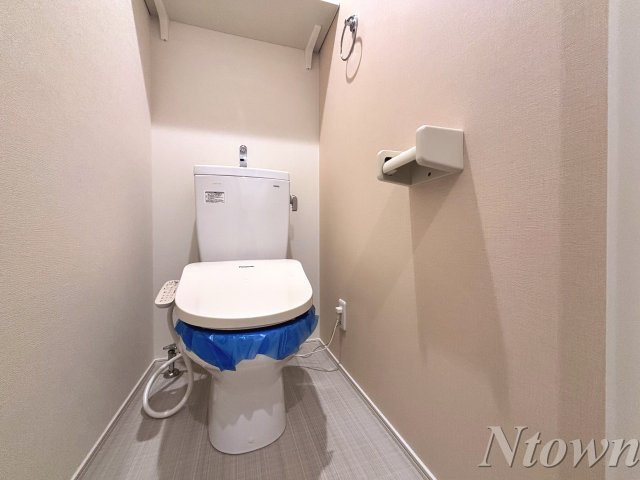 トイレ　落ち着いた色調のトイレです