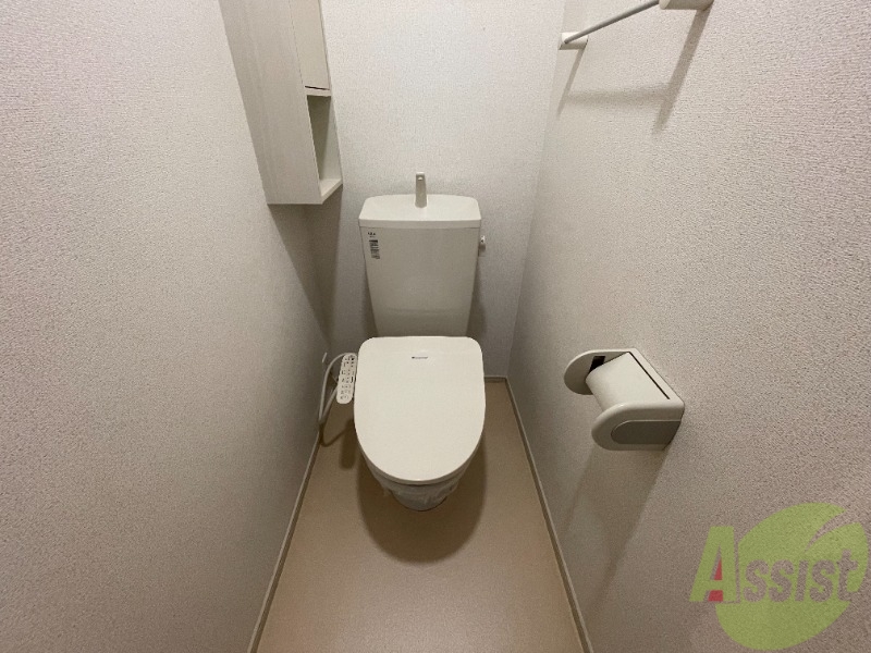 トイレ　嬉しいウォシュレット機能付きです。シャワートイレは便利ですね