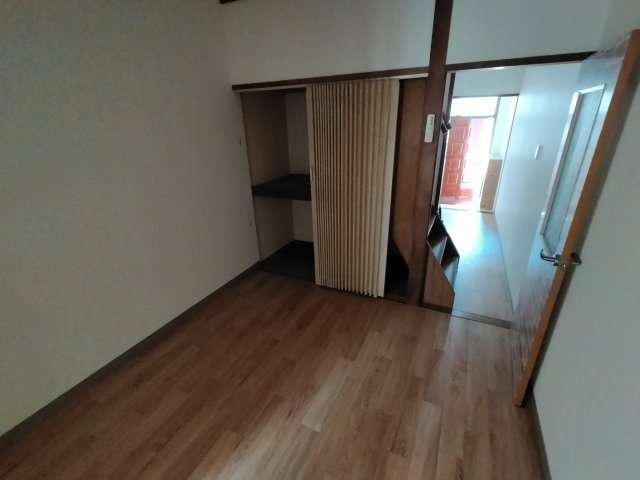 野崎4丁目貸家の居間写真