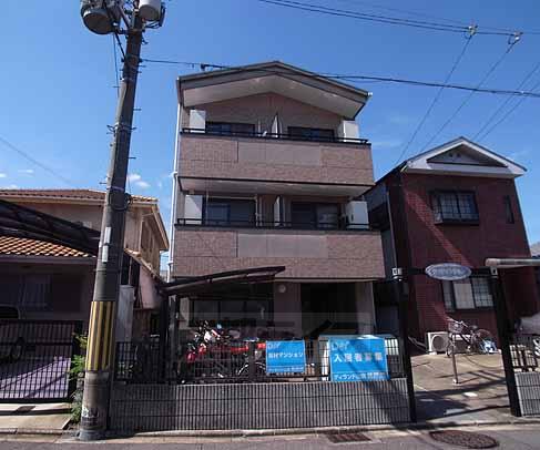 建物外観　茶色の温かみのあるマンションです。