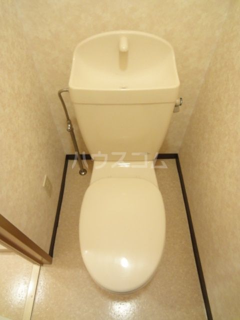 伊豆箱根大雄山線 穴部駅 徒歩1分 2階建 築26年のトイレ写真
