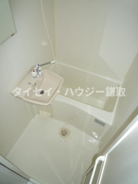 バス・シャワールーム　一人暮らしには十分なお風呂です。