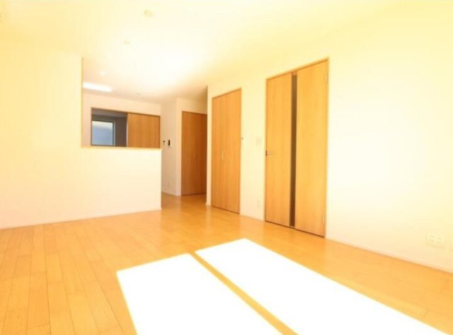フォレストメゾン北上尾E棟の居間写真