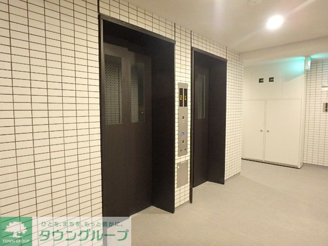 ロビー　エレベーター２基