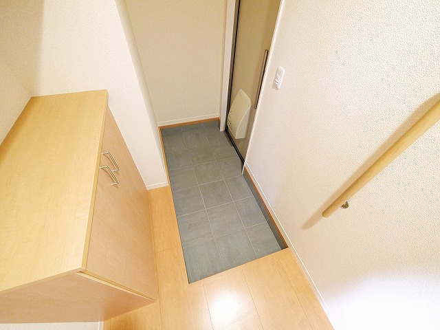 玄関　広々とした洋室です