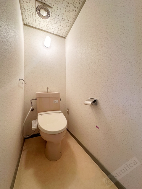 トイレ　同建物の別のお部屋の室内写真です。