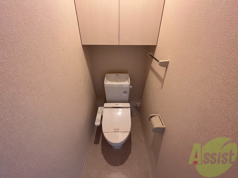 トイレ　トイレはこちらのウォシュレット付きになりますね。