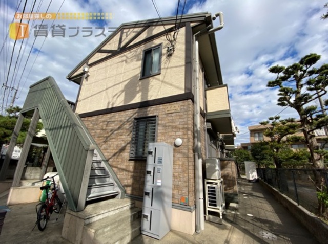 建物外観　ツートンのオシャレな外観。。　駅の裏の静かな住宅街に立地。
