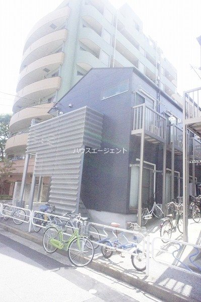 建物外観　スタイリッシュな外観ですね！