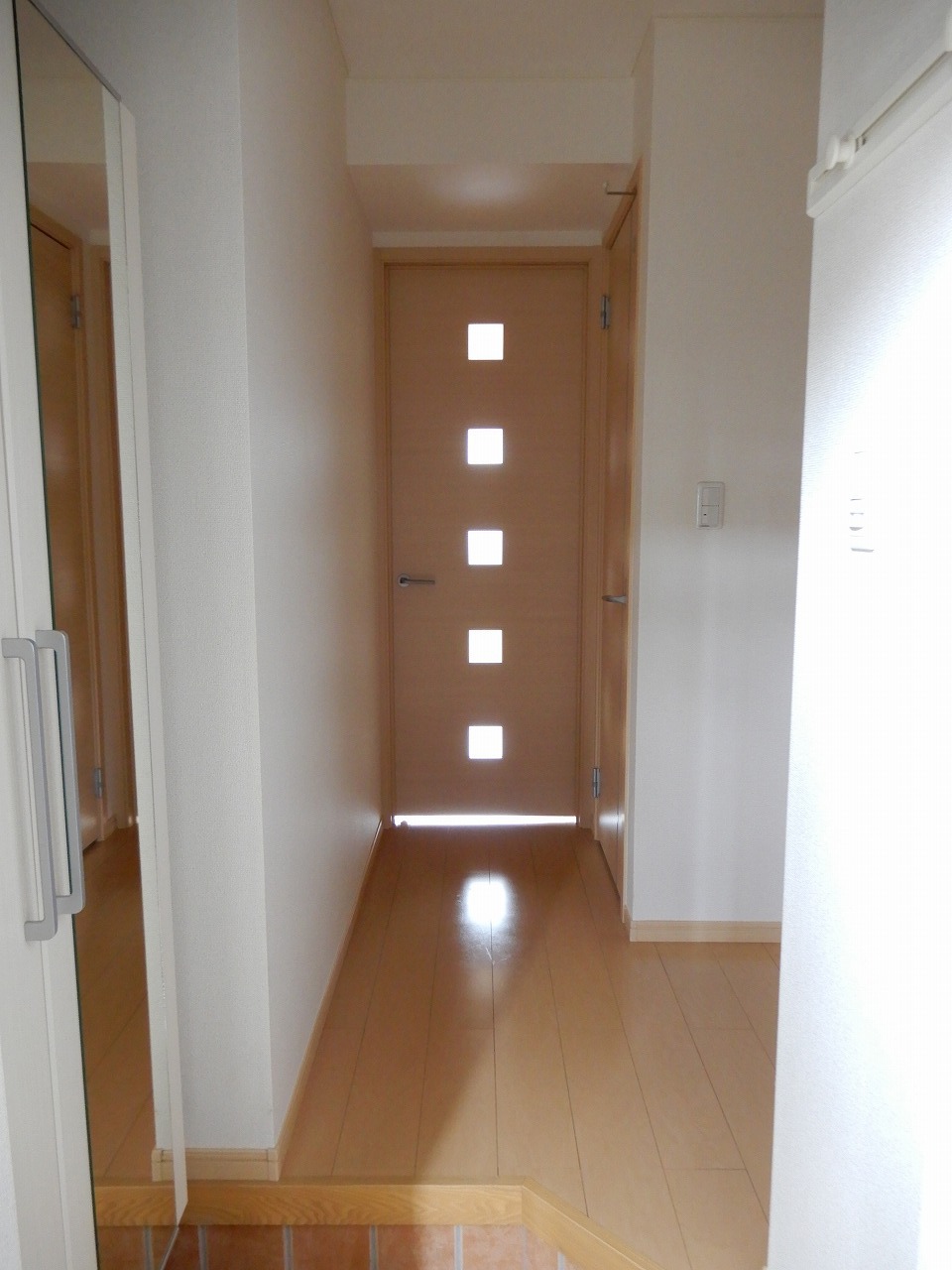 メルヴェイユII番館の玄関写真
