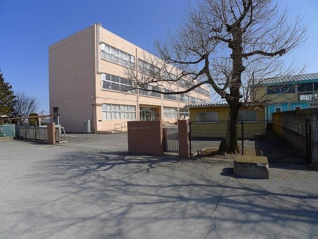 【邑楽郡板倉町大字板倉のアパートの小学校】