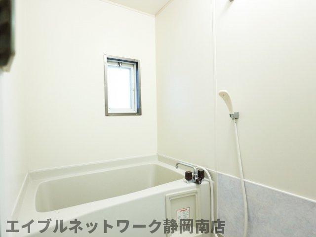 バス・シャワールーム　ゆったり過ごせるお風呂です