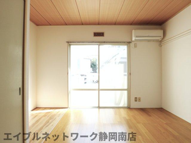 洗面設備　明るい洗面所です